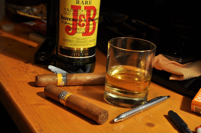 J&B e Cohiba